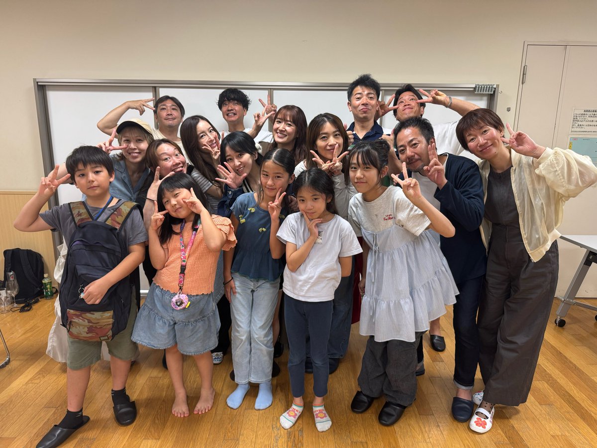 anko_nakatomi's tweet photo. 最終稽古を終え、
いよいよ5日より初日です！
下北沢 小劇場B1にて！

皆さんがキラキラしてた頃はいつですか？✨️
今はどうですか？✨️

あの頃がふと蘇る。
きっとあの頃の誰かにに会いたくなる。

そんなお話です☁️🫧

お待ちしております‼️
終演後面会ありますのでお会いできるの楽しみにしてます☺️

ご予約🎟💭 https://t.co/oqmt6PmzOd

#えんじ〜る
#90sデイズ