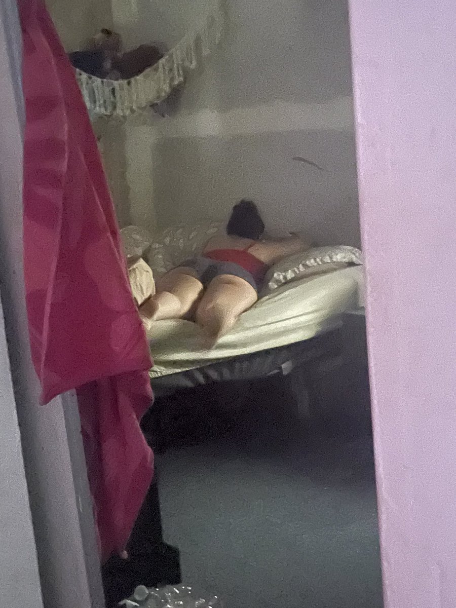 Ftutdvhyc's tweet photo. My moms fat ass I want to spread it and put my face in it so bad 🤤🔥#nsfw #cuck #mom #creepshot #capped https://t.co/lQ1ObZ1SKA