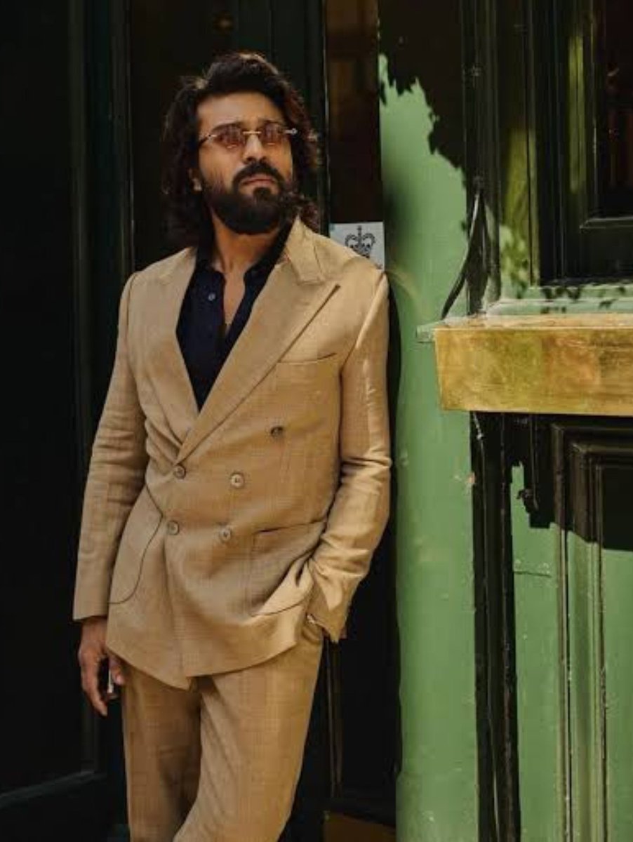 AlwaysVivek16's tweet photo. The Only Hero in TFI Who Turns Every Suit and Blazer into a Style Statement

@AlwaysRamCharan ❤️‍🔥 https://t.co/nXOnGt7ry2