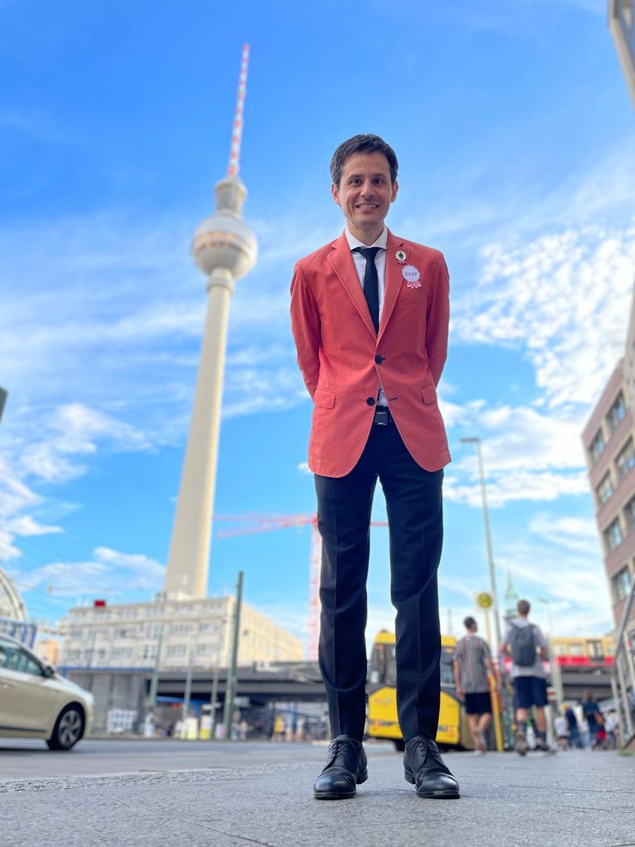 uttam_singhk's tweet photo. no wayyy

are you telling me I won’t be seeing this guy handing out physical POAPs at future ethereum conferences anymore ??

end of an era… https://t.co/wkVOlCLUnJ