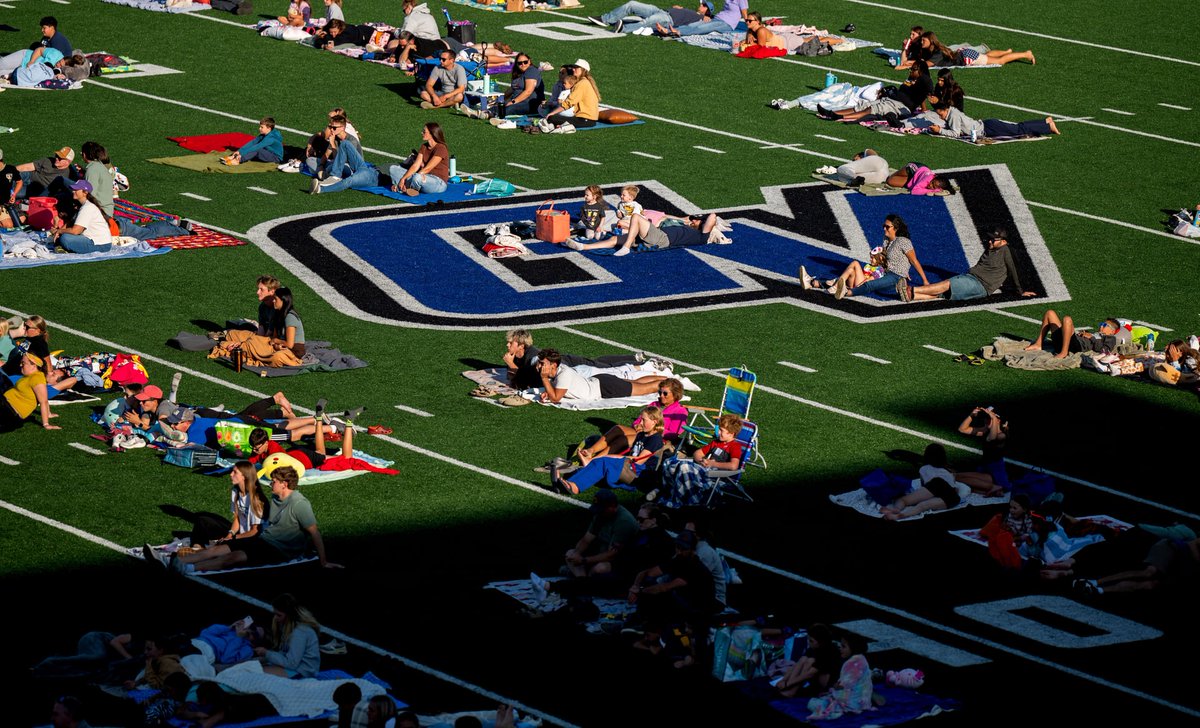 GVSU's tweet photo. Sunny days, SAP harvests and more: this is July at GVSU ☀️🐿️  🍅  See more photos from the month at https://t.co/OOAKaf4xeQ.

📸 : Cory Morse, Kendra Stanely-Mills https://t.co/u6sR1gglq8