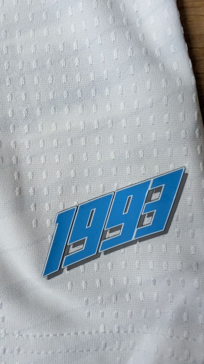NiltonJorge's tweet photo. 🚨 INFO CCPP

Un auditeur du CCPP nous a envoyé des photos du maillot rétro de l'Impact de Montréal.

Allez-vous l'acheter et faire un flocage d'un joueur en particulier?

#CFMTL #IMFC