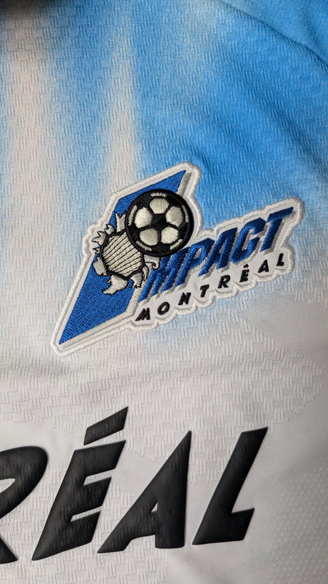 NiltonJorge's tweet photo. 🚨 INFO CCPP

Un auditeur du CCPP nous a envoyé des photos du maillot rétro de l'Impact de Montréal.

Allez-vous l'acheter et faire un flocage d'un joueur en particulier?

#CFMTL #IMFC