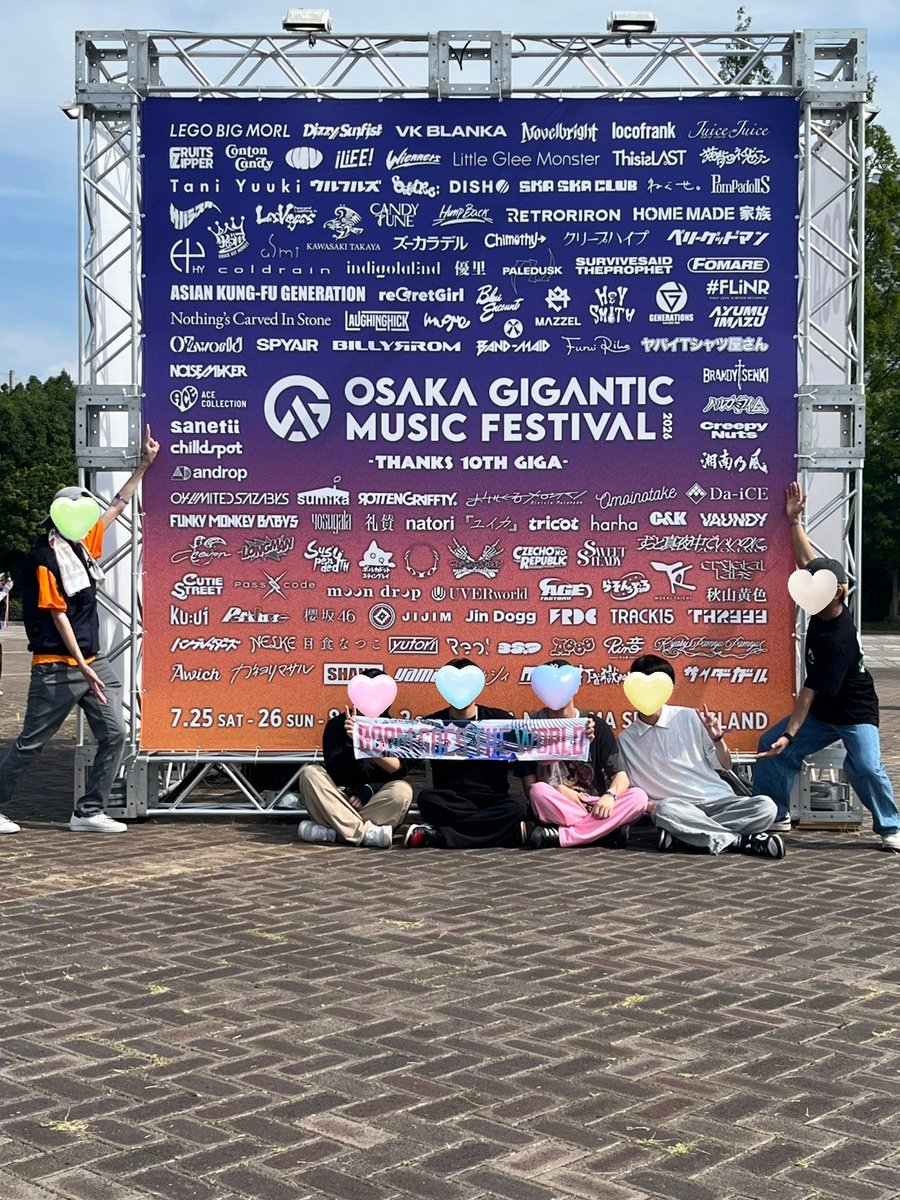 L4_RickN_y's tweet photo. 人生初めてのフェス
リア友と一緒に行った
いつもPCとかで聴いている音楽を生演奏で味わう事が出来て感動した
ただむっちゃ暑くて演奏ステージが4つあるから結構歩く必要があるから疲れた https://t.co/RO2eIw3YKQ