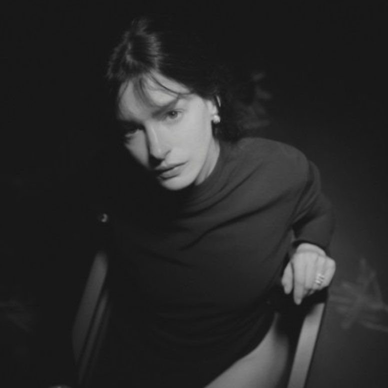 90sfavs's tweet photo. ann <3 https://t.co/osREERodcg
