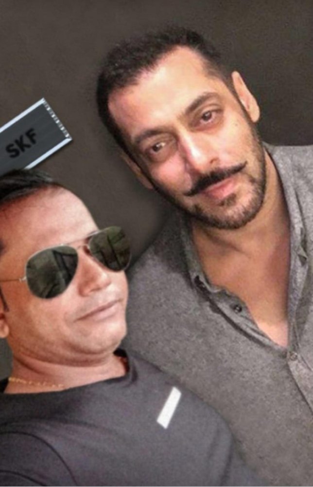 AsifFilms's tweet photo. Baki to sab Banaras ke Pan Hai ek Hi to Bhai Jaan Hai vah Bollywood industry mein Salman Khan hai real life tiger https://t.co/ENmlDixxQc