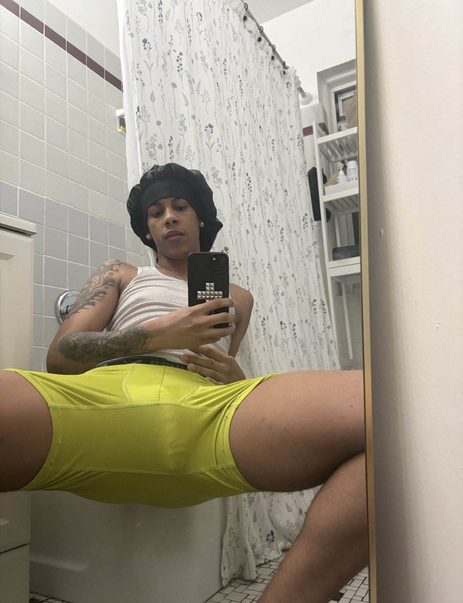 ElMalito234's tweet photo. Te gusta más despalda o de frente🤔 https://t.co/ErdHnXTRCE