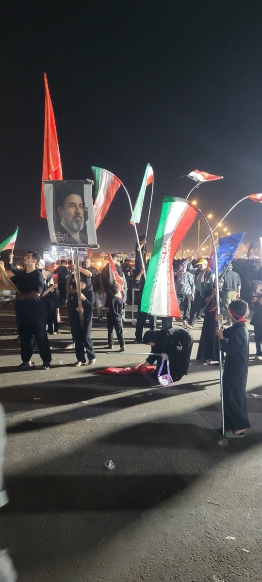 Fatemeh_gooli's tweet photo. در اربعین، هر خادم یک راوی است؛ راوی همدلی، خدمت و ایثار.
#یا_لثارات_الحسین 
#هناسم_حسین https://t.co/ye2UXr5zZY