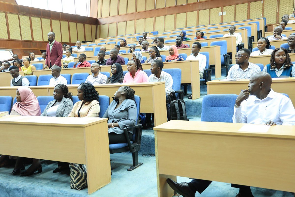 nuwamanyaisaacn's tweet photo. Dr. Chris N. Mukiza, @UBOS_ED, reminded Data Collectors to safeguard information, collect data accurately, and remain professional to support effective planning and policymaking.
#UBOS #UNHS2026 #EvidenceBasedStatistics https://t.co/Xd8Hd4jmd7