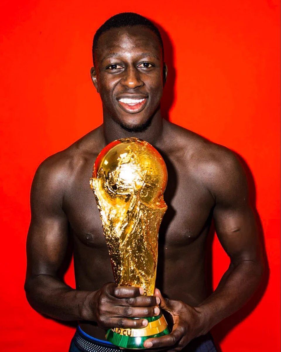 ea_fc100's tweet photo. 🗣️ Benjamin Mendy on criticism of selling his World Cup trophy for 54,000 euros: 

“Is this my trophy or your trophy? By the way, it’s mine. It’s my trophy. I can do whatever I want with it. Plus, it was taking up too much space in the closet.” https://t.co/H3HOqH7miQ
