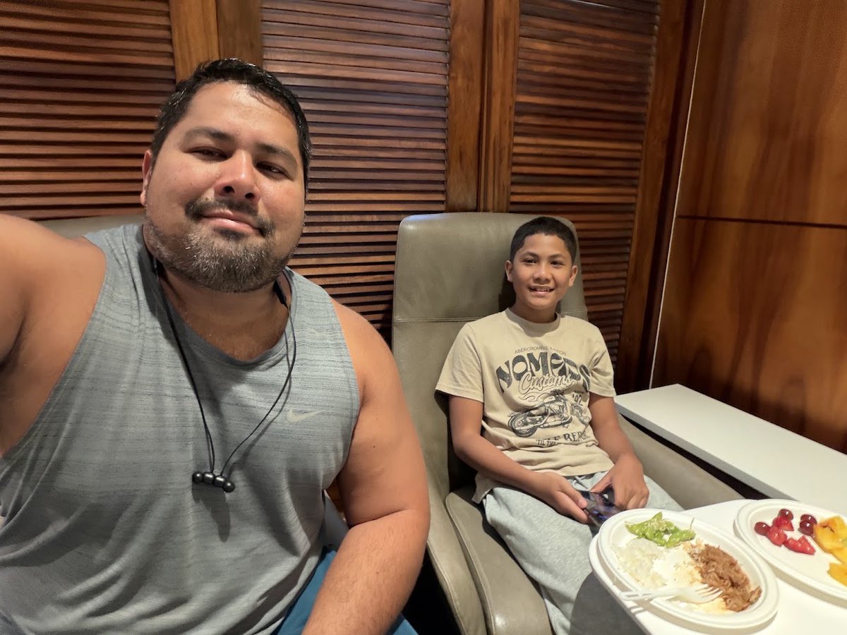 IvDogg's tweet photo. @Koa_house #MilkTeaWay #Cinnabon #Pearlridge #WaimaluShoppingCenter #MarinaTowerWaikiki #HNL #DeltaSkyLounge #CoffeeBeanAndTeaLeaf #KoaPancakeHouse #GenkiSushi #HarborPub #DeltaAirlines #Aiea #Waikiki #Honolulu #Kapahulu #Kaimuki #Oahu #Hawaii https://t.co/HaUgo7vuE9