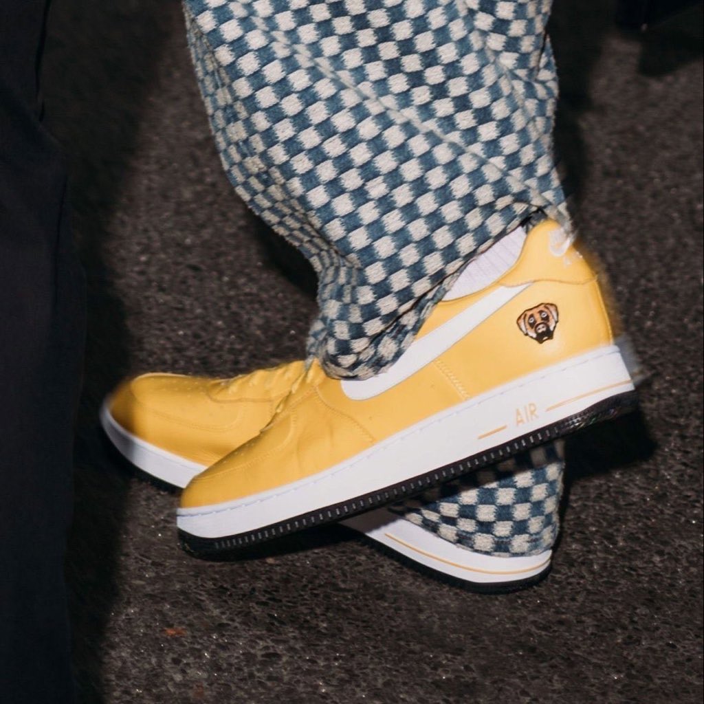 Ovrnundr's tweet photo. Victor Victor x Air Force 1 '01 “Yellow” 🐶 

• $150
• August 6th 

- Featuring the 2001 AF1 mold https://t.co/M7rvtUZn9U