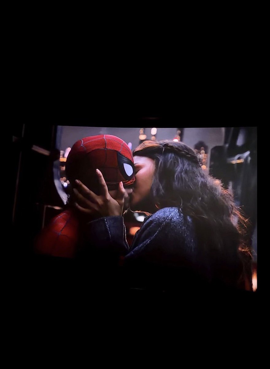 sofphiaaaaa's tweet photo. Mood❤️🕸️🕷️
#SpiderManBrandNewDay https://t.co/7KAAJAQcAk