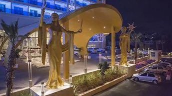 MarieleRedclaw's tweet photo. There's a hotel in Turkey that has statues of Azura (from Elder Scrolls) out front. https://t.co/ViaDdnmkfD
