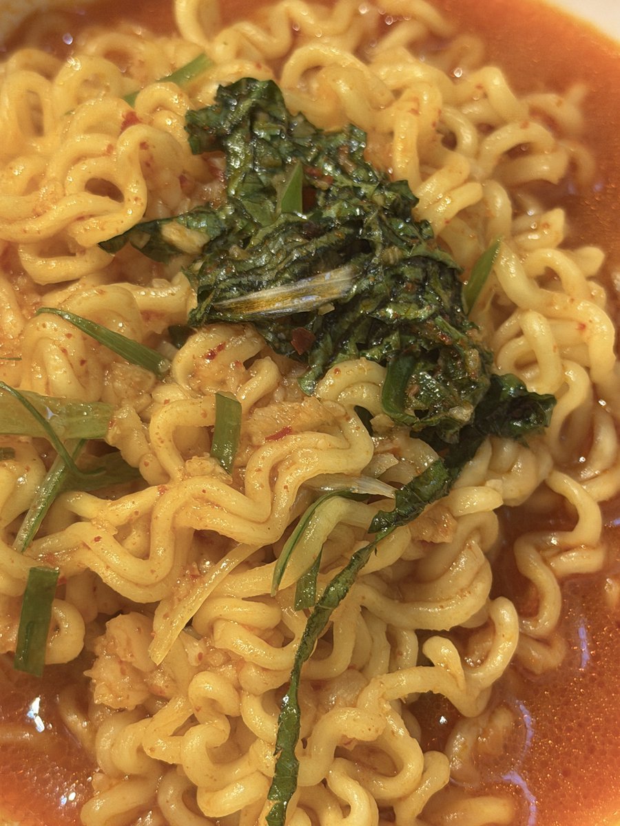 Zchlve's tweet photo. 용산 후발대 라는 곳 진짜 존맛이니까 제발 가 .........
바질쌈 향이 미친럼이고 라면도 볗로 안달고 볶음밥에 라면국물 적셔서 먹으면 그렇게 잘들어가더라 https://t.co/HylZ870wxF