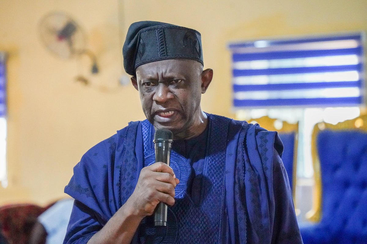 SundayKarimi's tweet photo. This weekend was another opportunity to engage directly with the people of Kogi West. I met with key political leaders across the district to strengthen our party, promote unity, and reaffirm our shared commitment to the continued progress of our constituency and the success of the APC.

I was also honoured to receive the Oba Irukera of Egbe, alongside his delegation, before paying a royal courtesy visit to the Agbana of Isanlu Kingdom, where we reaffirmed the importance of our traditional institutions as partners in promoting peace, unity, and sustainable development across Kogi West.

The weekend concluded with a Town Hall Meeting in Isanlu, where I listened to the concerns, ideas, and aspirations of our people, remaining until the early hours of the morning because every voice matters. I remain committed to accessible, people-focused representation, and I urge us all to stay united as we work together for the continued progress of Kogi West and the success of our great party in the forthcoming elections.
#renewedhope