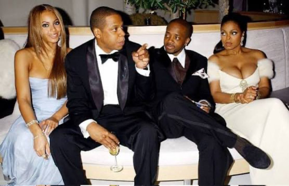 EnjoyMissJanet's tweet photo. hot girls and their mid men https://t.co/UeH7FKbLyM