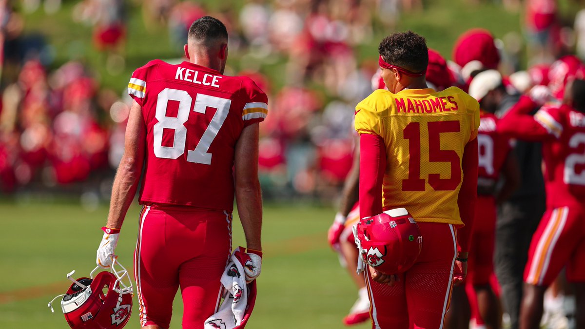Chiefs's tweet photo. Our favorite duo 🤝 https://t.co/XL3I2Yz2TP