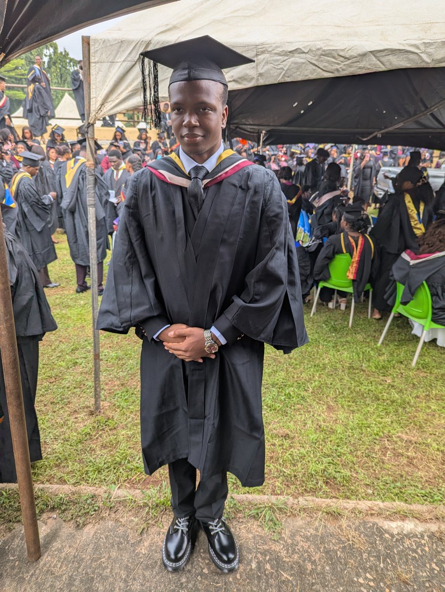 sojiJr's tweet photo. I no go recreate this picture ke? @davido

BSc Software Engineering, First Class Honours! https://t.co/AUPE8agegY