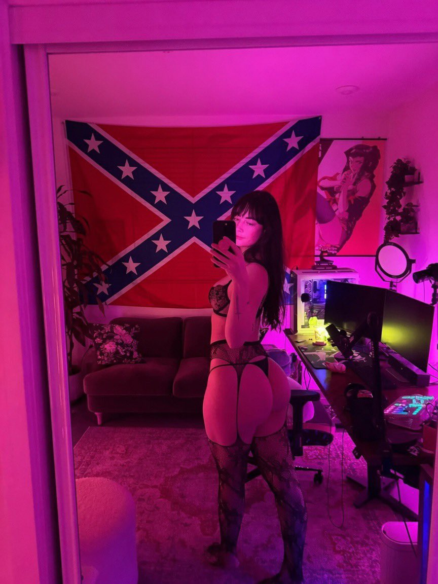 CaudilloXIV's tweet photo. southern gothic https://t.co/76Obi4CelI