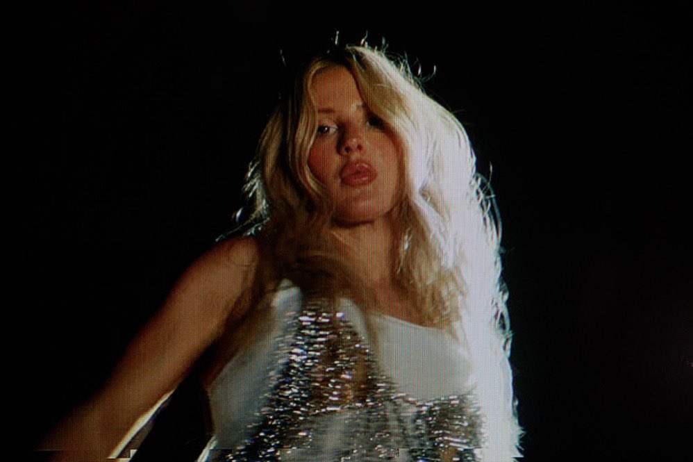 PopTingz's tweet photo. Ellie Goulding announces new single “Ravers” out Wednesday, with the official music video arriving on Friday. https://t.co/kt9bg33PuS