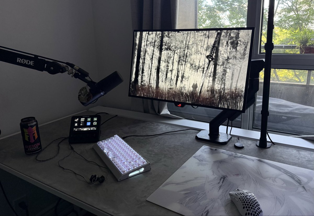 kazeslvt's tweet photo. Monday Setup https://t.co/XphvWi9PzF