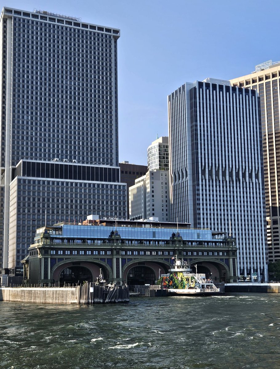 Naser_ozr's tweet photo. The shimmering waters of Manhattan hold a century of romance. https://t.co/0Xr8kX2qZd