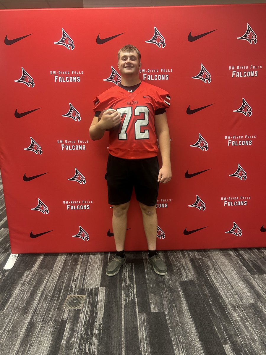 KaneFobbe72's tweet photo. After a great visit and great conversations with the coaches I am blessed to receive an offer to play at uw-river falls!! @coach_Wiss @CoachBardes @UWRFFalcons https://t.co/iw1875TxLn