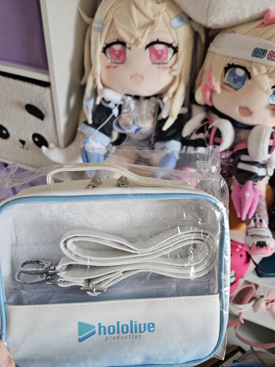 AmandaRayVT's tweet photo. #FUWAMOCO nendoroids get in the bag now... it's definitely not another cell, right? https://t.co/rGVcoTT4wh