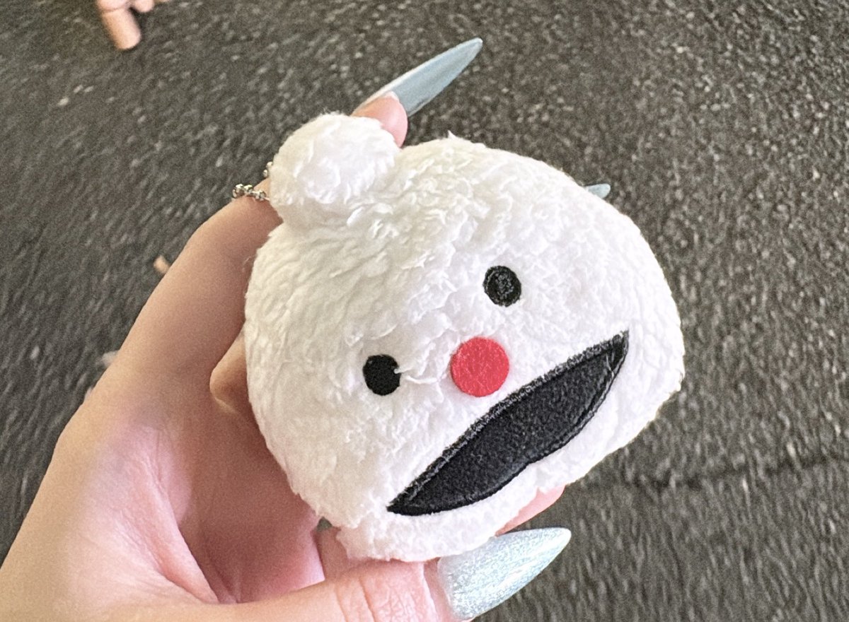 natsukittytime's tweet photo. 人通りが少ない歌舞伎町の路地を歩いてたら外国人4人組にずっとスミマセン‼️スミマセェーン‼️アノォ‼️スミマセーン‼️ってしつこく言われて最後に追いかけられてやばいどうしよう怖いって思ったら「ノンノンオトシタヨ‼️」って持ってきてくれて本当にありがとう😭びびってごめんなさいXやってる？😭💦 https://t.co/N2d3ulbU45