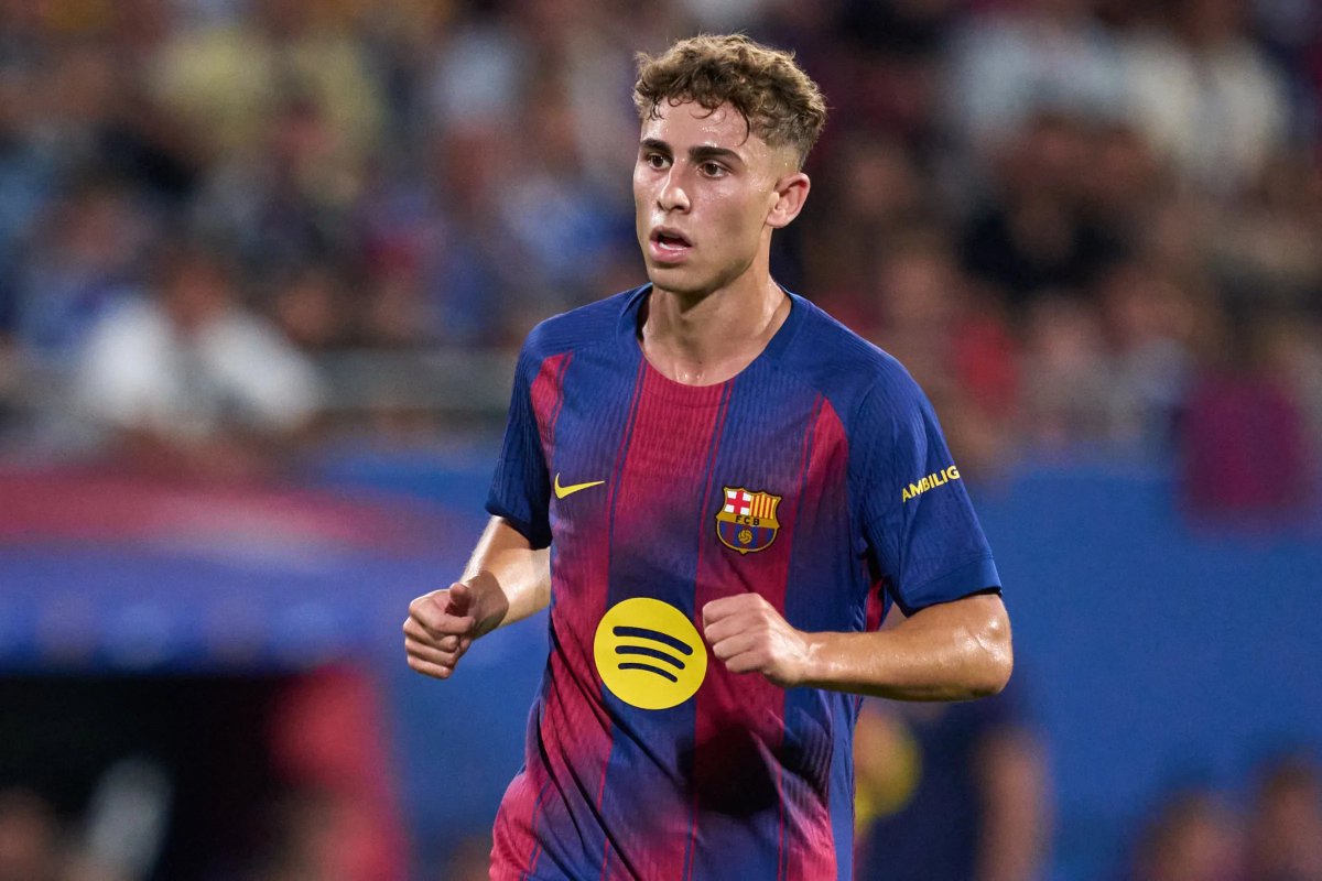BouafifNour's tweet photo. If we end up not signing a reliable striker and have to play with a false 9 system, who do you think would be the best fit for that role besides Olmo?

Especially considering Olmo might not be reliable for an entire season due to his fitness and form issues. https://t.co/PVU2blyzPE