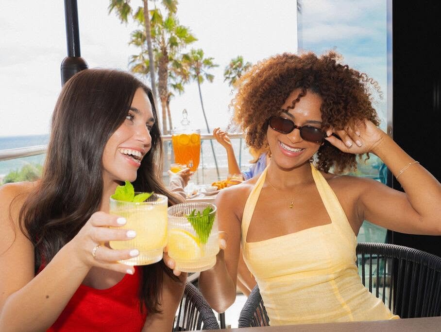 StrandHouseMB's tweet photo. Sun out. Spritz out. https://t.co/o0U7W9gJoZ