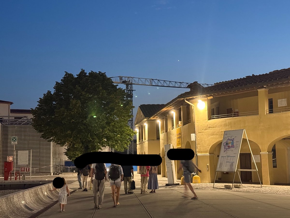 roofoy's tweet photo. もしや、これはイタリアで見るLa Venere!?ライフルスコープで見上げなきゃ

時期的にオリオンは見られないのが残念 https://t.co/nUYngKsRmY