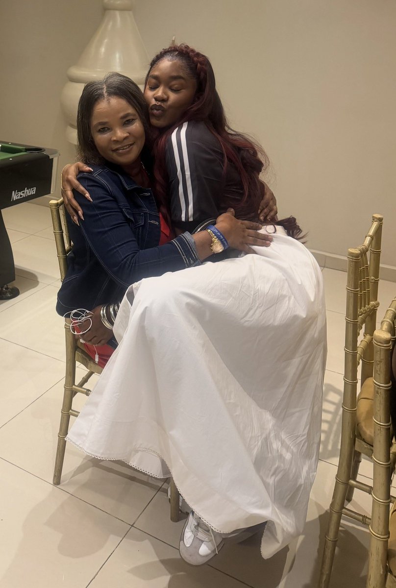 2011Lolo1's tweet photo. You see these my beautiful 2 BBN daughters and favorites, I don’t joke with them. I love them.
@LiquoroseAfije_ @dede_ashiogwu https://t.co/KRes4qAssz