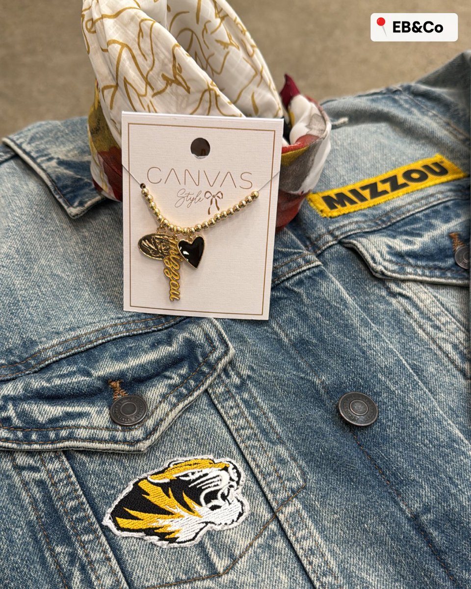 CrownCenter's tweet photo. Back-to-school shopping is easier at Crown Center. Find colorful classroom essentials at @Crayola, stylish accessories at EB and Co. and a @Starbucks coffee for Mom along the way.

🎒 Save this post for your next shopping trip to Crown Center. https://t.co/nr6tveo0VY