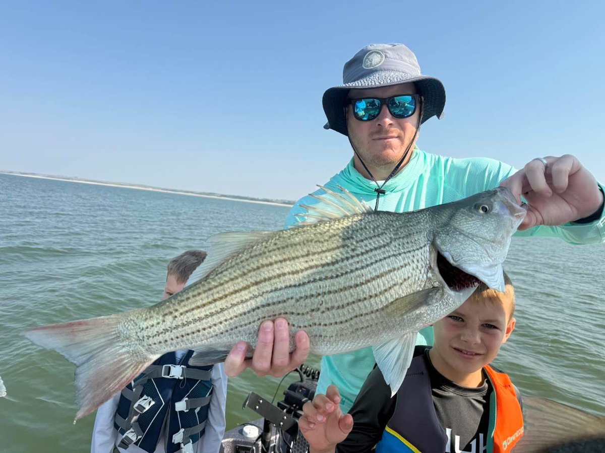 ILoveLakeMac's tweet photo. 🐟Big smiles and great memories made at Lake Mac! Those massive wipers weighed in at 11.1lbs, 10.5lbs 9.5lbs and 9.3 Ibs! 

📷: thanks to Lake Big Mac Spoiled Guide Service for sharing 

#ilovelakemac #lakemcconaughy #wiper #keithcounty https://t.co/RLObZqDFGG