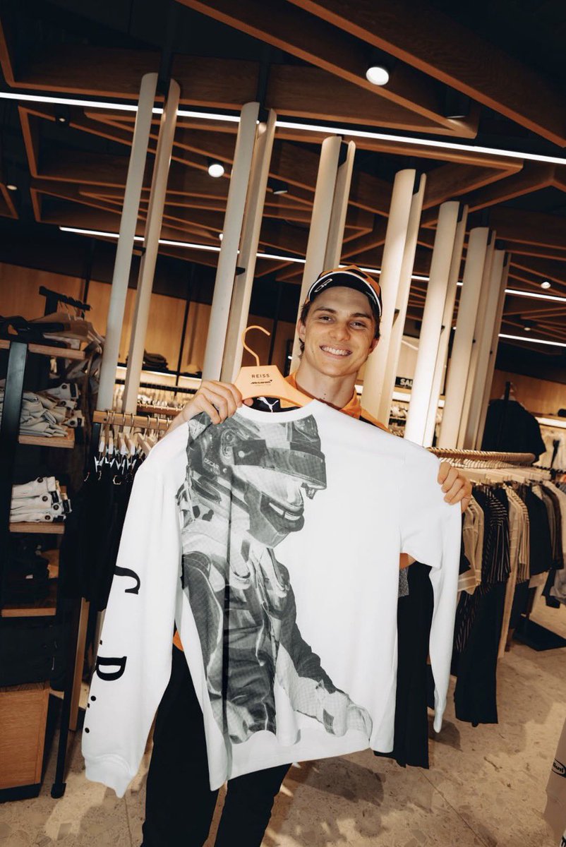 bluntastri's tweet photo. he’s geeked as hell over this shirt 😭😭😭🤏🤏 https://t.co/t5MEdjj4kG