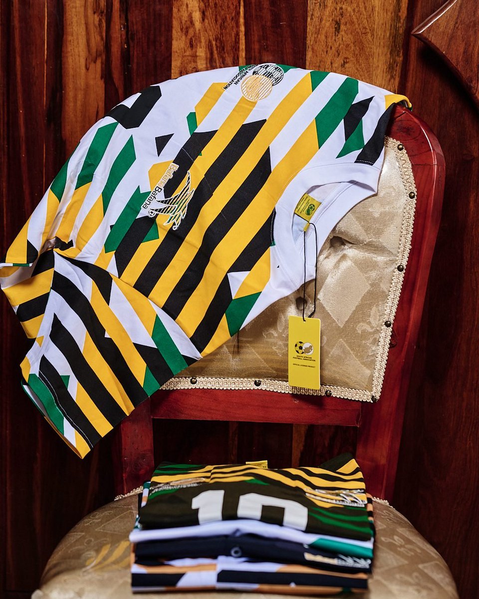 visse_ss's tweet photo. GALXBOY has completely run out of ideas. 😭 

Temu and Shein must come and rescue them.

They're still milking the Bafana Bafana-inspired kits year after year. Recycling same sh!t all over again. At this point, we're tired. https://t.co/KQkR13tGdN