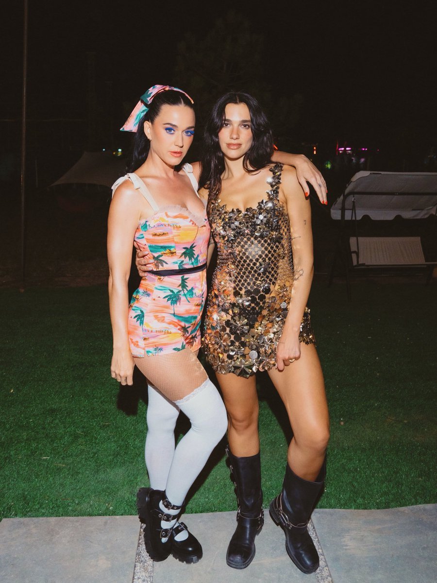 updatecultura's tweet photo. Katy Perry e Dua Lipa. https://t.co/011MSk04cf