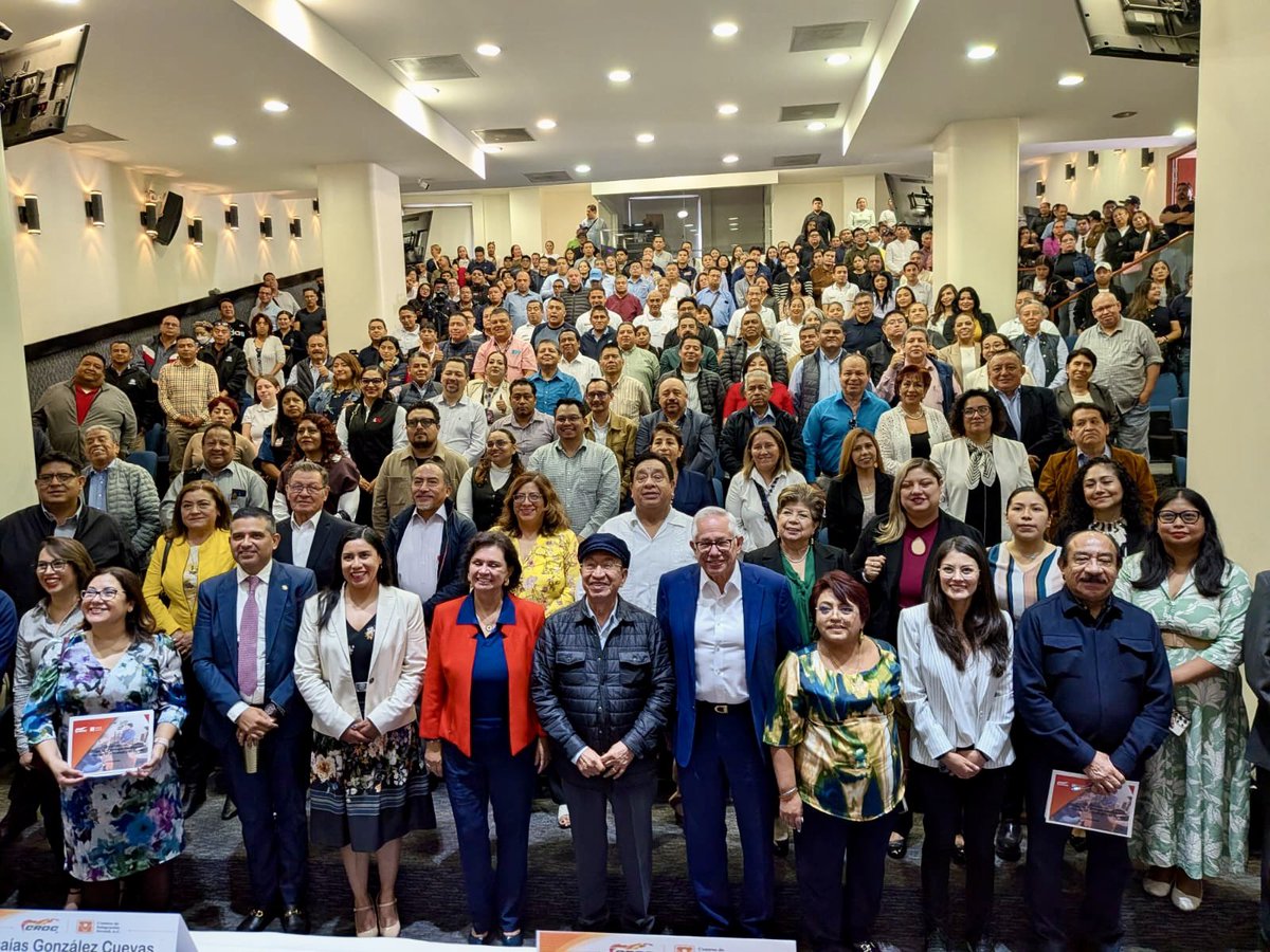 jorgegavino's tweet photo. En representación del Mtro. @zoerobledo, acompañé a mi amigo Isaías González, secretario general de la @mx_croc, al inicio de la Jornada Nacional Preventiva "Tips para proteger nuestra salud mental en el trabajo y en familia", un esfuerzo orientado a promover el bienestar y prevenir riesgos en la salud mental de todas y todos sus afiliados.