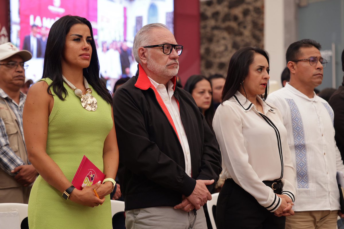 IszabelMartinez's tweet photo. Comunicar es gobernar !!
Mañanera  No. 67
Lunes 3 de agosto.

@armentapuebla_ 
Ceci Arellano https://t.co/ddSF9fHSS7