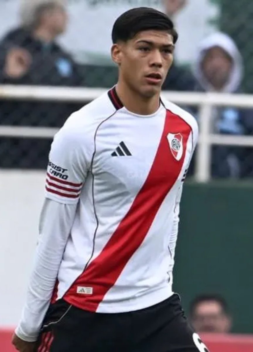 TOBIAS_PEREZ_'s tweet photo. 🚨 Brian Gutiérrez deja #River y jugará en #CityTorque 🇺🇾.
📌 Préstamo por un año con opción de compra, cláusula de repesca y recompra.
*️⃣ El club 🇦🇷 libera un cupo para reforzarse hasta el 2/9. https://t.co/6MMdNH12Nw