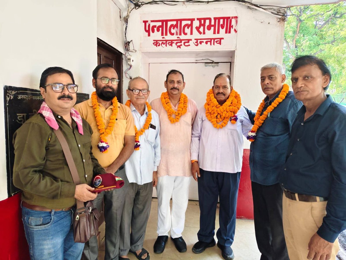 redcrossunnao's tweet photo. इंडियन रेड क्रॉस सोसाइटी जनपद शाखा उन्नाव नवनिर्वाचित सभापति अमित मिश्रा जी उप सभापति संजय सिंह फौजी जी सचिव जटाशंकर तिवारी जी कोषाध्यक्ष हर्ष तिवारी जी प्रबंध समिति सदस्य आशादीन तिवारी जी हरिहर दीक्षित जी मो. सलीम जी शिवचंद्र जी आप को बधाई और शुभकामनाएं 

सेवा– समर्पण –मानवता https://t.co/y6r8HGdGZT