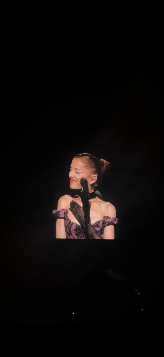 ann4bortion's tweet photo. @arininaagrande took it at my show 🤍 https://t.co/1Jo5LQwgq5
