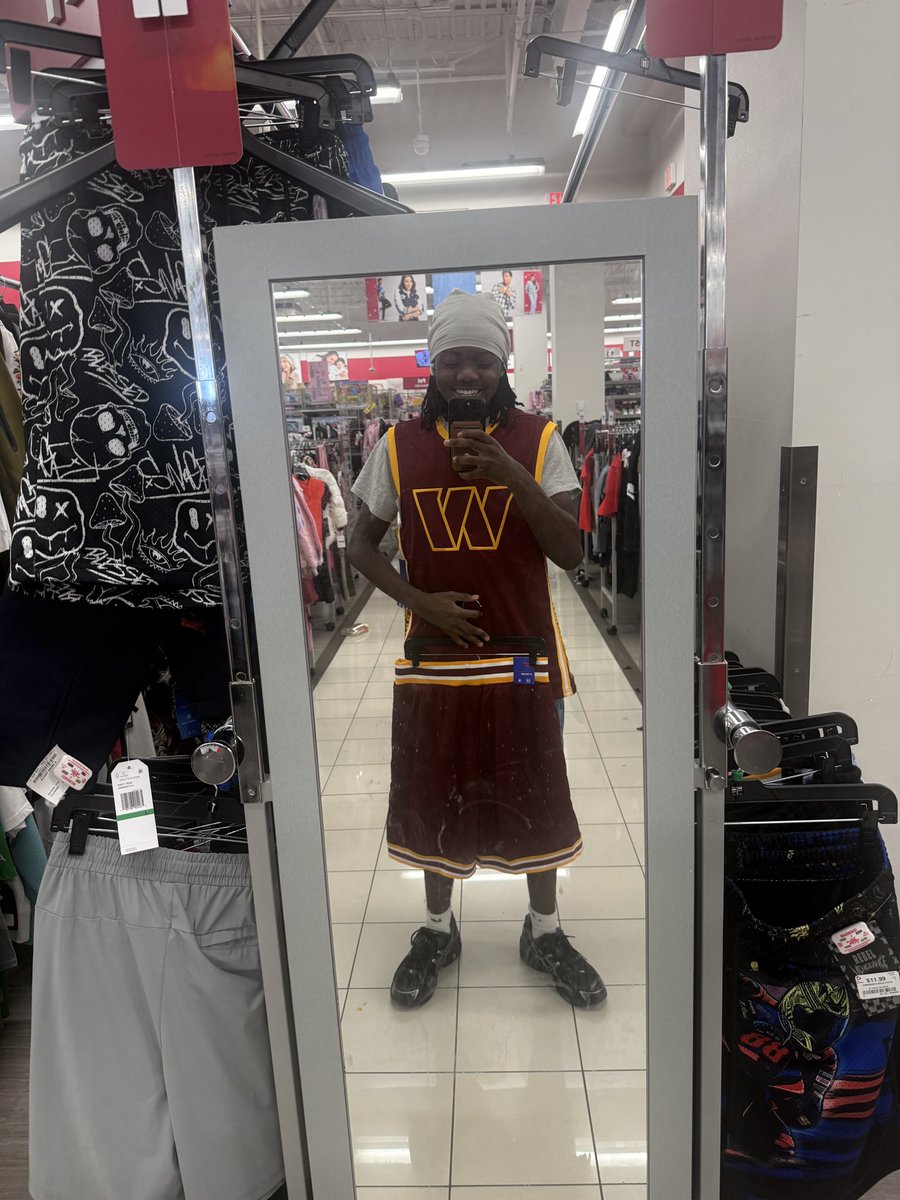 maxloveshoops's tweet photo. 👀 https://t.co/xqvsLaB50f