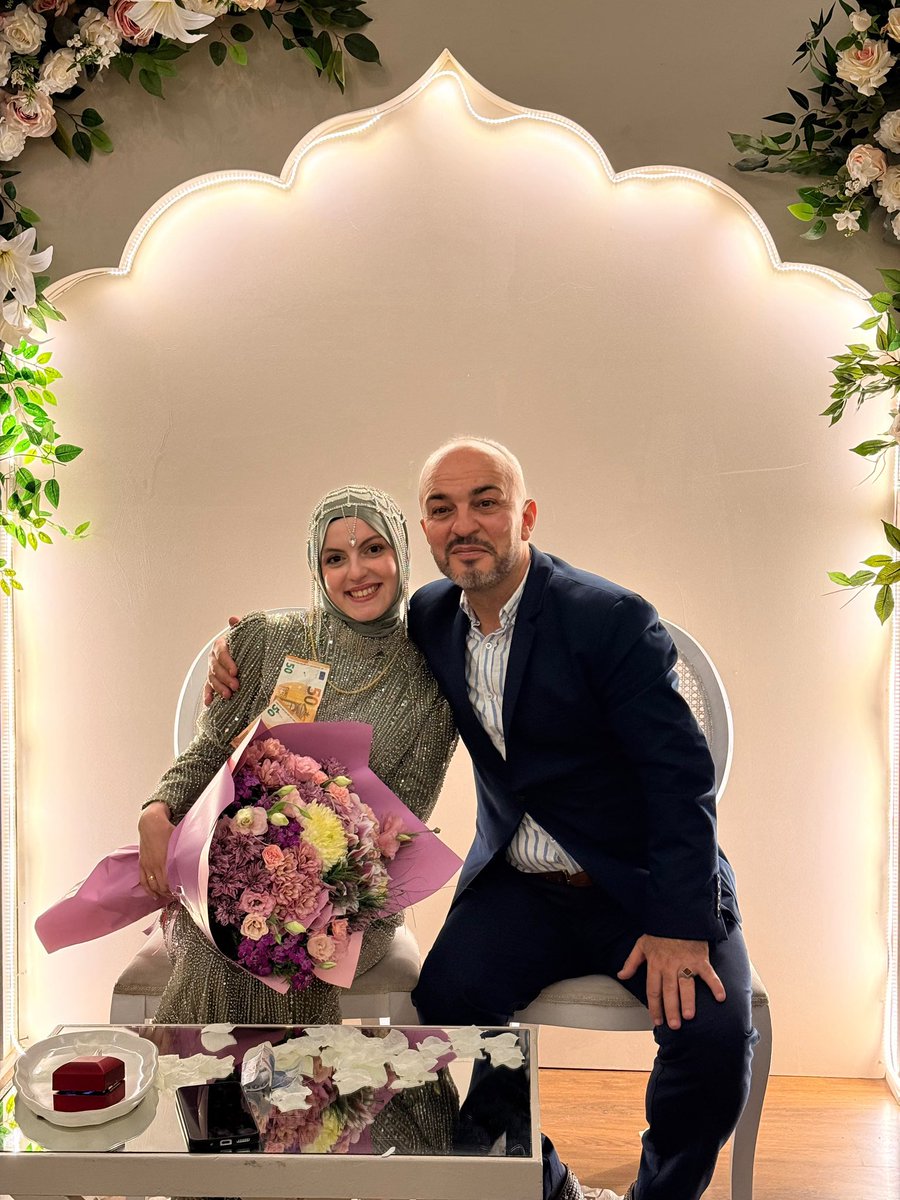 aselcukyasar's tweet photo. Dün akşam en mutlu günlerimizden birini yaşadık. İlk göz ağrımız Ayşe evliliğe ilk adımını attı. 
Davetimize icabet o kadar samimiydi ki nişanımız düğün oldu. Davetimizi şenlendiren tüm katılımcılara yürekten teşekkür ederiz. Bununla birlikte davetimizi gerçekleştirdiğimiz
Fatih Belediyesi olarak hizmet veren Topkapı’daki - Mevlânâkapı çok amaçlı salon,  bahçesi ile peyzajı ile otoparkıyla temizliği ile sorumlu çalışanı İsmail beyi ile her şeyiyle mükemmeldi.

Yaşar ailesi adına 
Fatih Belediye Başkanımızı ve şahsında tüm Fatih Belediyemizi tebrik ve kendilerine yürekten teşekkür ederiz.
@MErgun_Turan @FatihBelediye