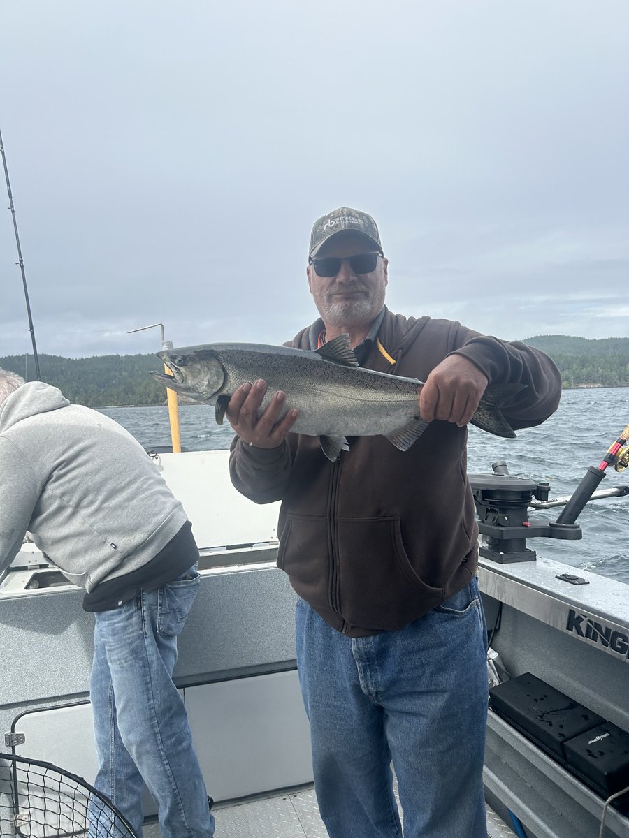 CalvinWood12's tweet photo. Took a week off from the farm and went out to BC. Went with mom and my sister. Visited with our cousin. Did a bunch of site seeing and even got a day of fishing in. Had a humpback whale come up ten feet in front of the boat. https://t.co/jrFFy00LAt