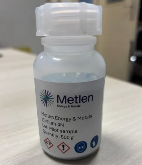 excapulus's tweet photo. #Piraeus_Securities has upgraded #METLEN to €64.40 from €59.50, with an Outperform rating and a total expected return of approximately 40%.
The main catalyst is gallium:
— Production from the second half of 2027, targeting 50 tonnes per year.
— 25% of output has already been contracted with a major US technology company.
— Estimated floor price of around $3,200/kg, against a cost of just €200/kg.
— Gallium EBITDA: €26m in 2027, €135m in 2028 and up to €236m by 2031, assuming capacity is expanded.
— Divisional value: €1.4bn base case, €800m bear case and up to €2.7bn bull case.
Its forecasts for results:
— H1 2026: EBITDA €502m, net profit €257m.
— Full-year 2026: EBITDA €1.091bn, net profit €540m.
At the same time, it upgrades Metals, Infrastructure and Concessions, takes a more conservative view on conventional energy EPC, and expects strong cash flows and deleveraging.
https://t.co/mwQ5aXzmSs
#Metlen #Defence #ΜΥΤΙΛΗΝΑΙΟΣ #ΜΥΤΙΛ #Investing #Stocks #FTSE100 #LSE $MTLN.L $MTLN.AT $MTLN #Stocks #StockMarket #Mytilineos #EuropeanStocks #LondonStockExchange #UKMarket #Χρηματιστήριο