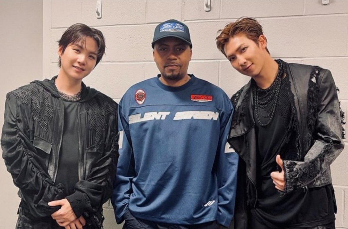 rkivetannie's tweet photo. Seeing celebrities from all artistic industries around the world attend BTS concerts, not as celebrities but as fans enjoying the concert alongside other fans, demonstrates just how big and beloved BTS truly is https://t.co/WbpxkPkHFV