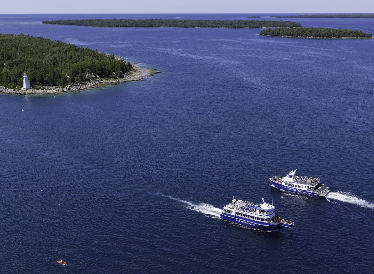 Blueheronjack's tweet photo. The Blue Heron Cruises vessel Great Blue Heron over the shipwreck of the schooner Sweepstakes, Big Tub Harbour, Tobermory, Canada.
Georgian Bay, Big Tub Lighthouse, Blue Heron 9, glass bottom boat, https://t.co/Ng88VFrPeW